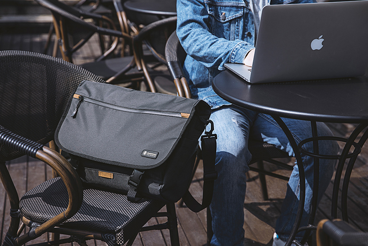 Túi Tomtoc A47 Messenger Bag 13 inch